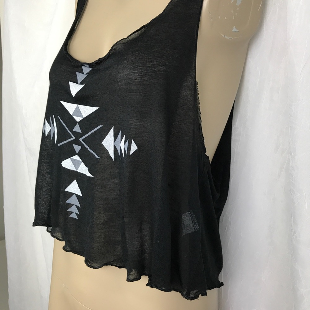 🚫SOLD🚫 NWT Black Grey Geometric Sheer Crop Tank - Picture 3 of 7